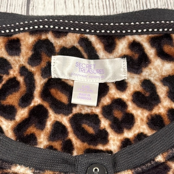 Secret Treasures Velour Animal Print Pajama Top - Picture 2 of 5